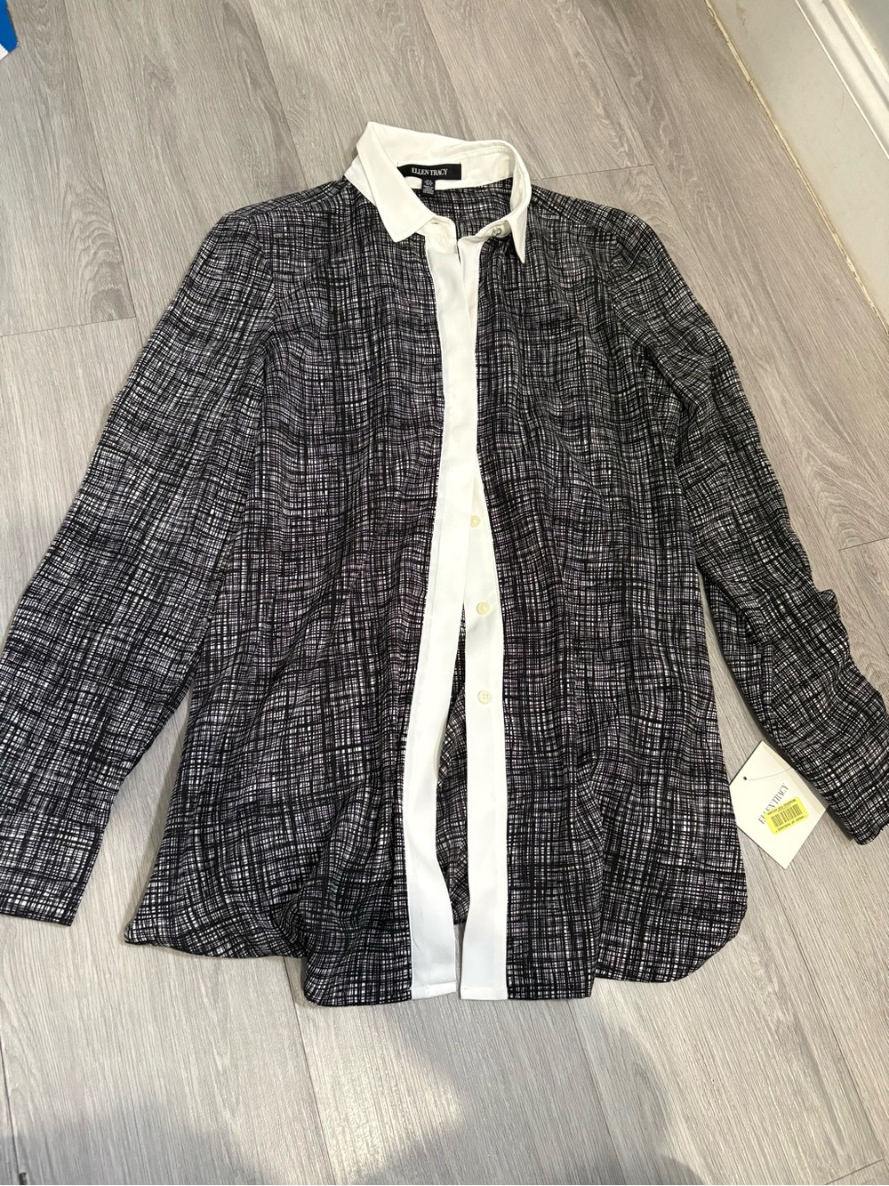 Ellen Tracy Black and White Crosshatch Button-Up Top